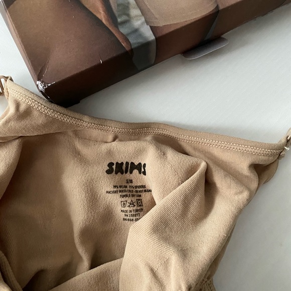 NEW Skims Sculpting Bodysuit W. Snaps - Picture 4 of 4